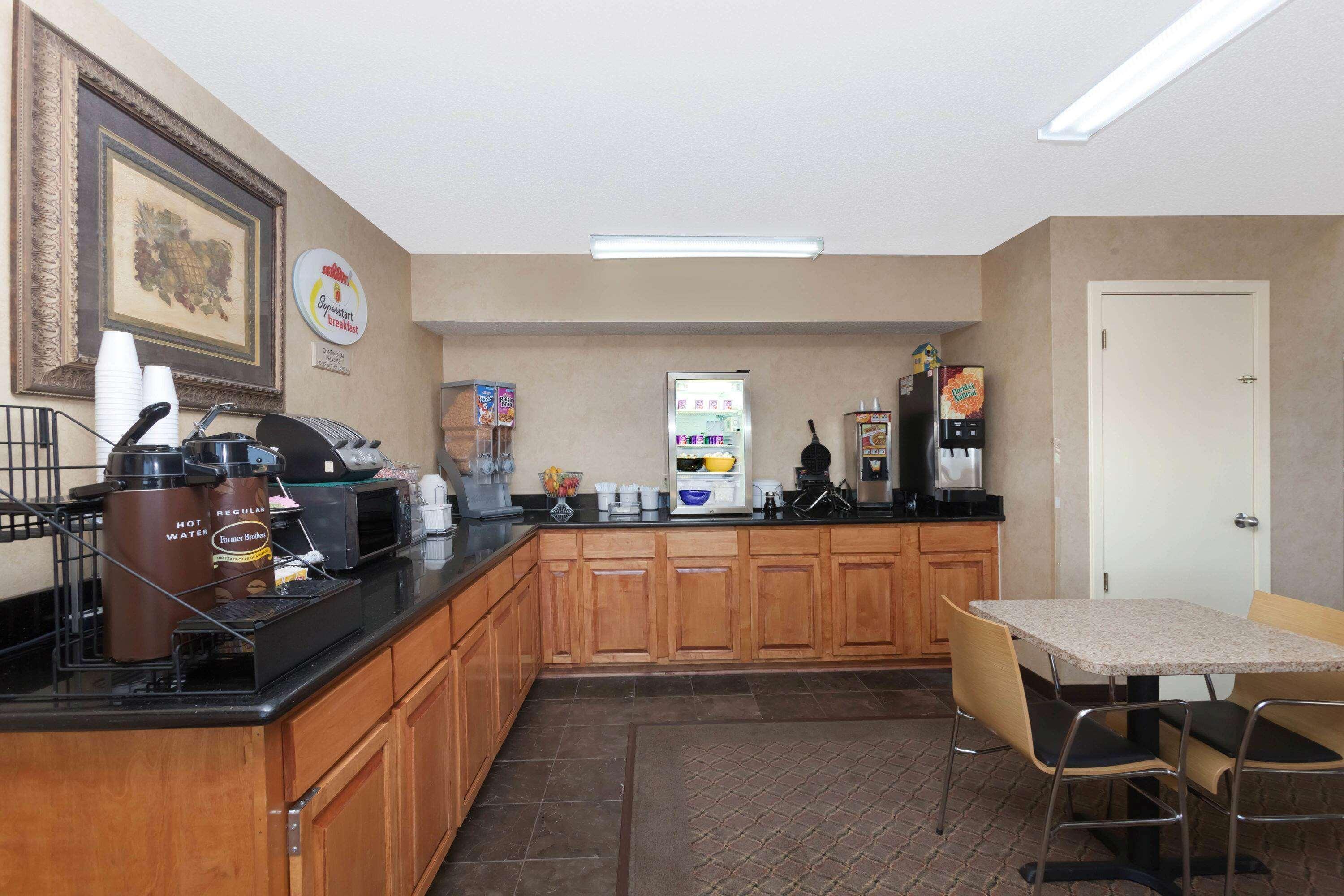 Super 8 By Wyndham Jacksonville Ar Экстерьер фото
